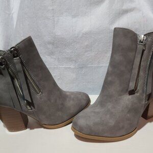 WOW !!! Journee Collection Ladies Side Zipper Boots, size 7, Color- Vally Grey